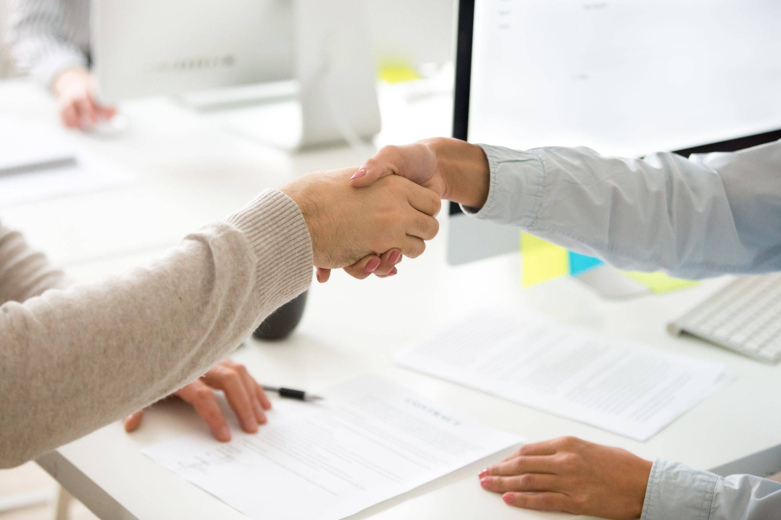 handshake man woman after signing business contract closeup scaled Startseite handshake man woman after signing business contract closeup scaled Startseite